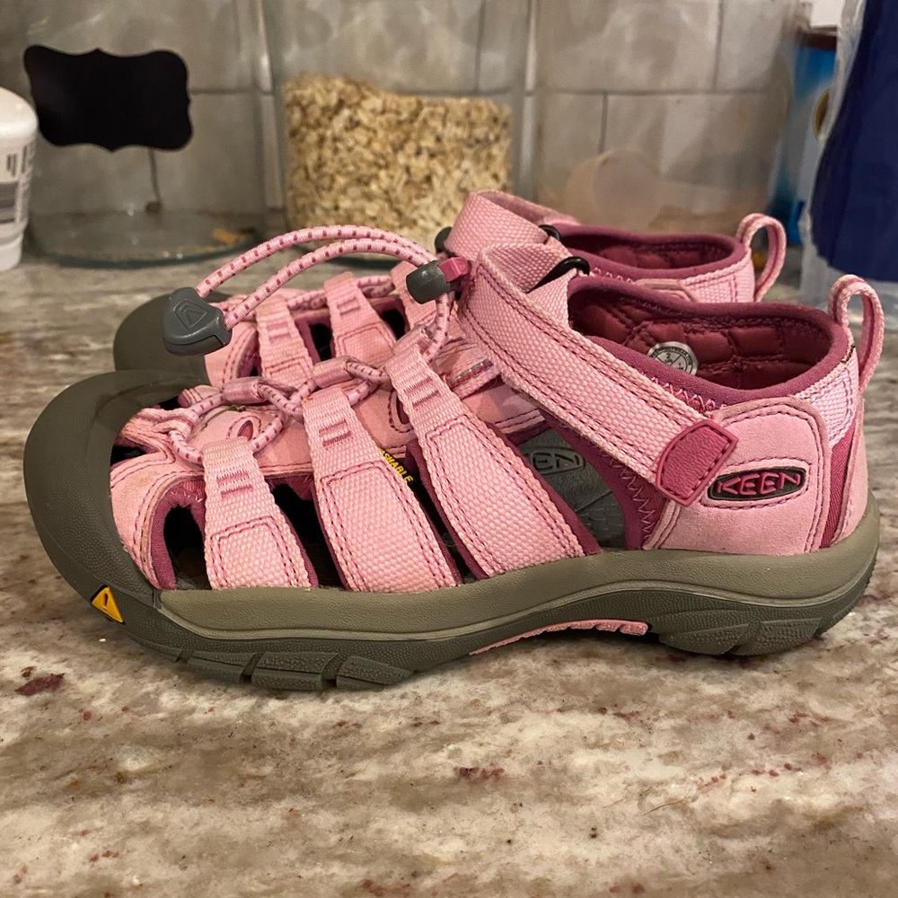 Keen Newport H2 girls size 2 hiking sandals